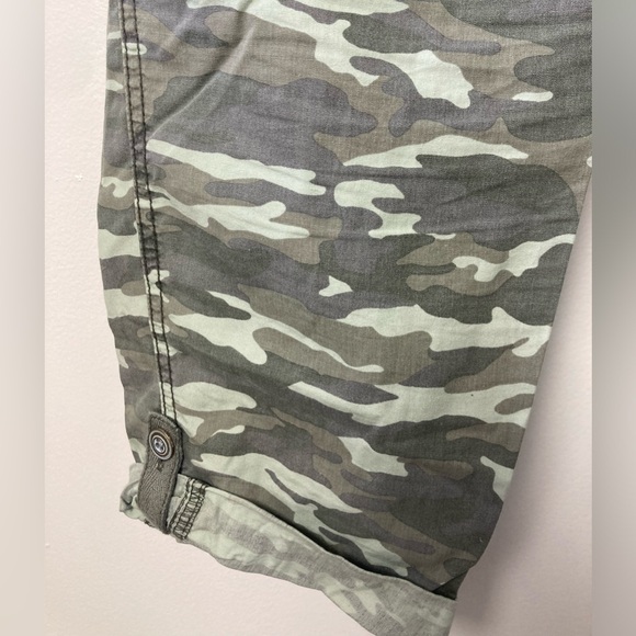 Motherhood Maternity Camo Pants Over the Belly Size Large - Picture 7 of 9